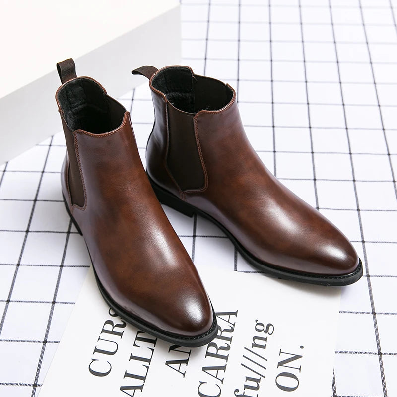 Bottines Chelsea pour homme, marron, style britannique, idéales pour les soirées et affaires.